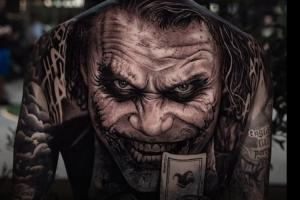 Why so serious？加纳乔再添新纹身：希斯莱杰版小丑形象覆盖全背配图